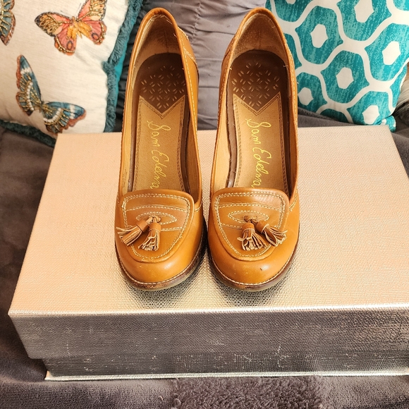 Sam Edelman Tan Loafer Heels. - Picture 2 of 5